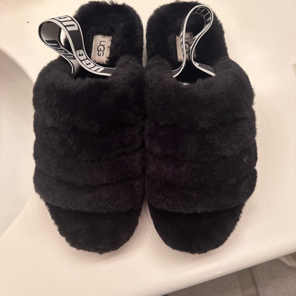 Brand new never used black UGGs Fluff Yeah sz 10